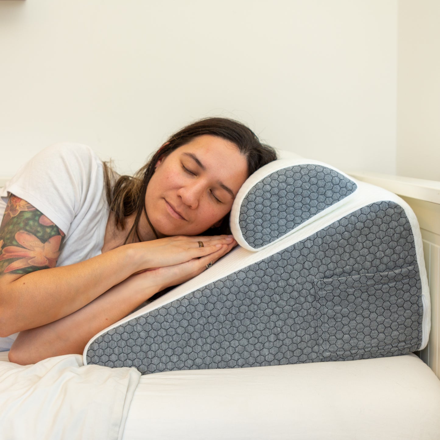 The Hiquo Wedge Pillow + Free 100% Light Blocking Sleep Mask