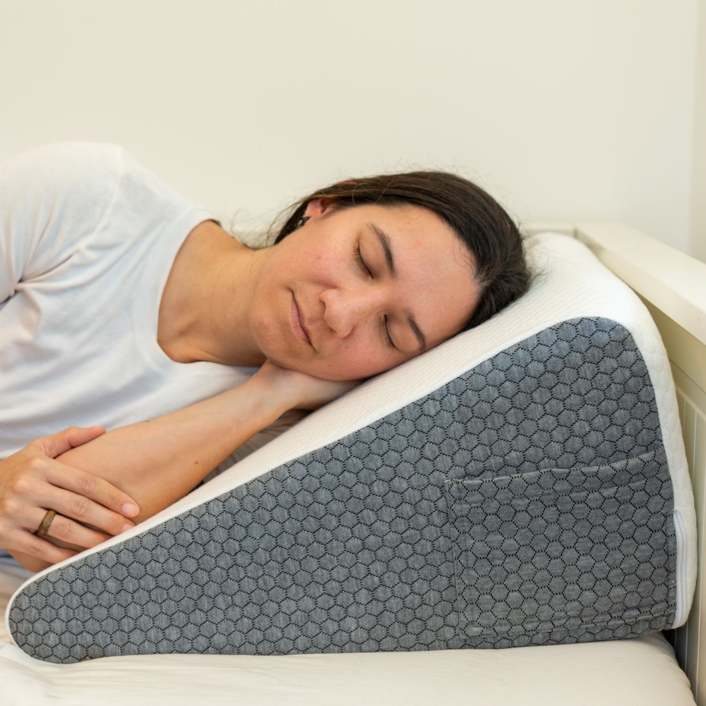The Hiquo Wedge Pillow + Free 100% Light Blocking Sleep Mask